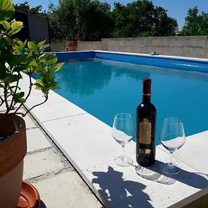Angela Apartman Zbandaj